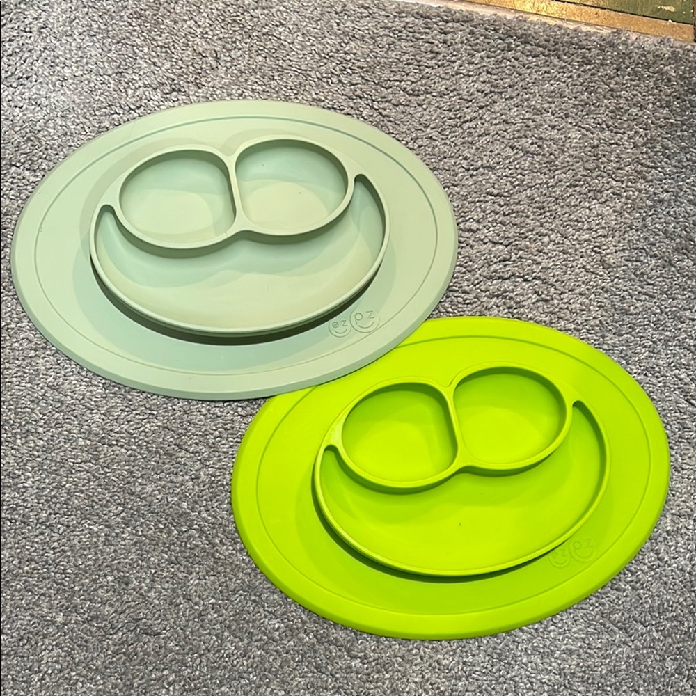 EZPZ Silicone Suction Plates Set of 2 - Sage and Lime